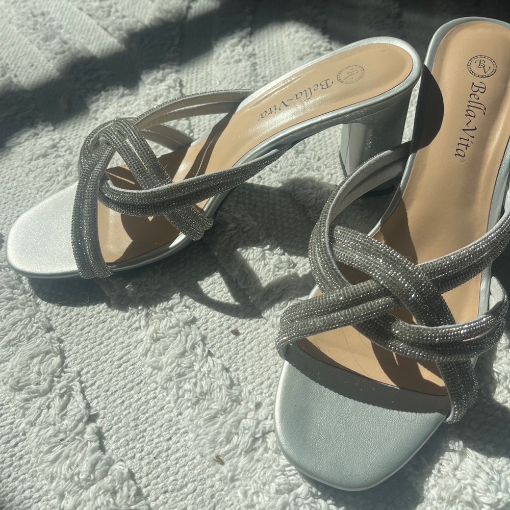 Bella Vitta Silver heels